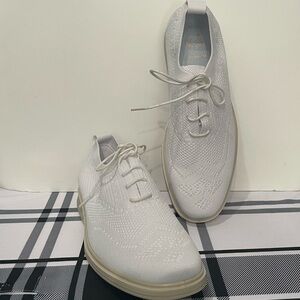 T.R shoes casual sneaker white wing tip